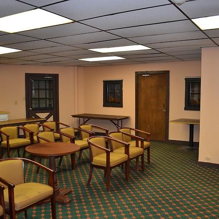 Travelodge Inn & Suites By Wyndham Muscatine Esterno foto