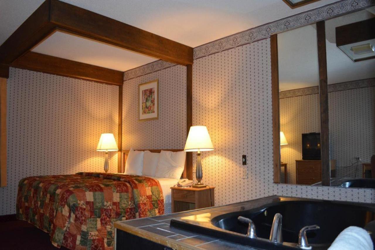 Travelodge Inn & Suites By Wyndham Muscatine Esterno foto