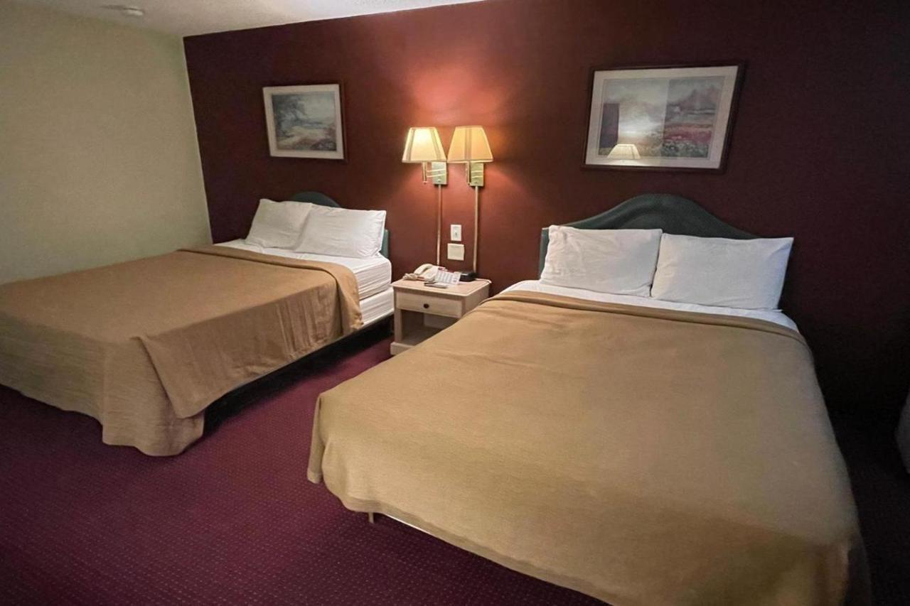 Travelodge Inn & Suites By Wyndham Muscatine Esterno foto