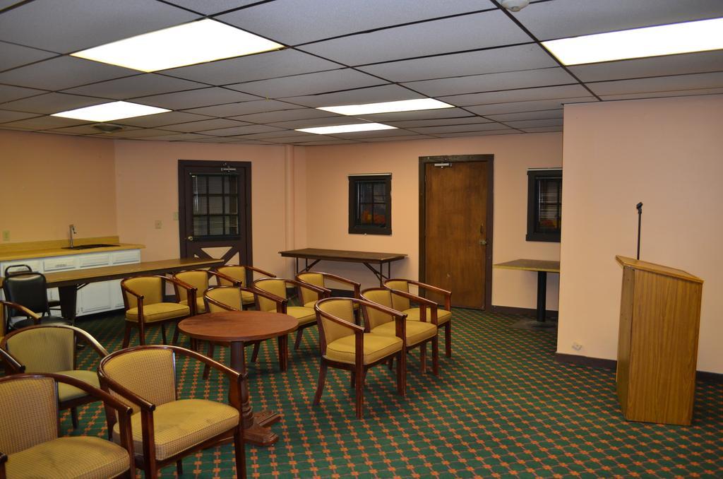 Travelodge Inn & Suites By Wyndham Muscatine Esterno foto