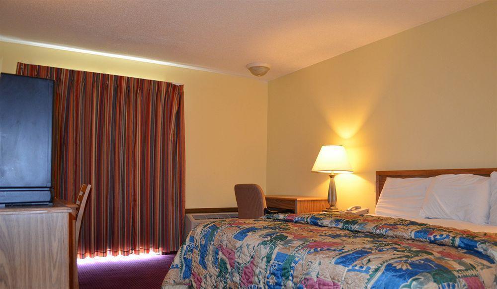 Travelodge Inn & Suites By Wyndham Muscatine Esterno foto