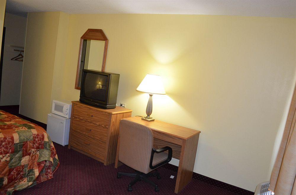 Travelodge Inn & Suites By Wyndham Muscatine Esterno foto