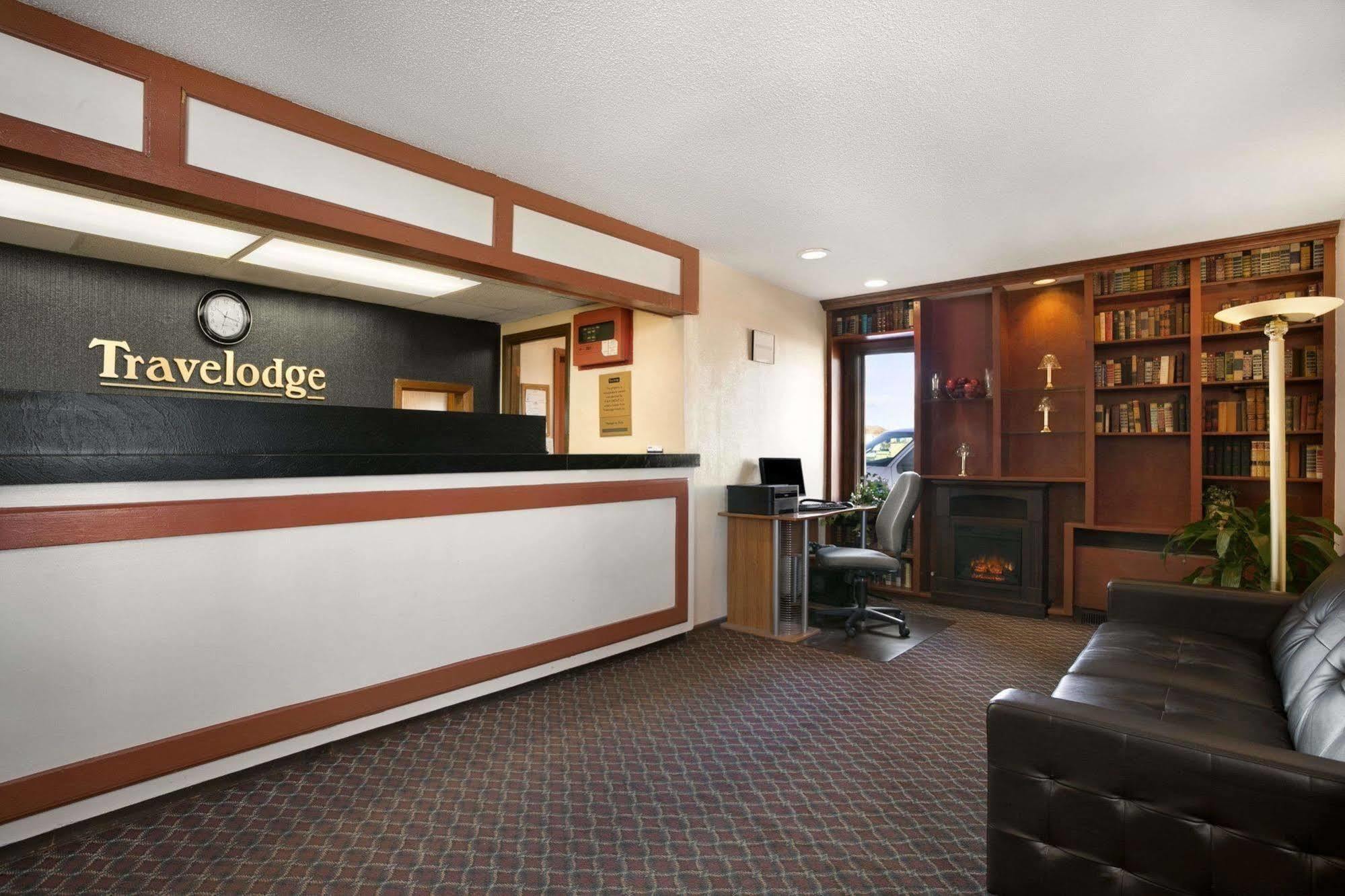 Travelodge Inn & Suites By Wyndham Muscatine Esterno foto