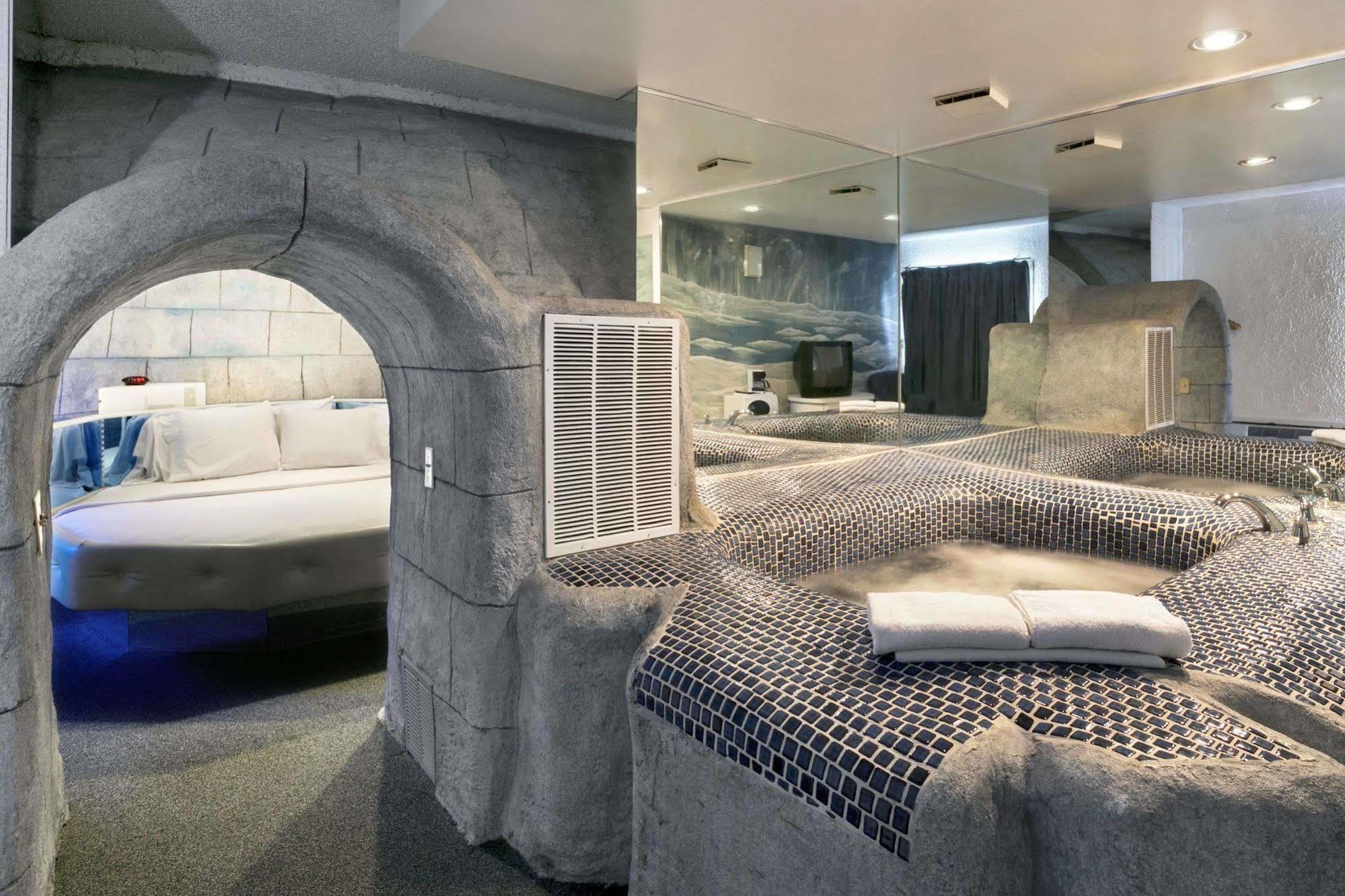 Travelodge Inn & Suites By Wyndham Muscatine Esterno foto