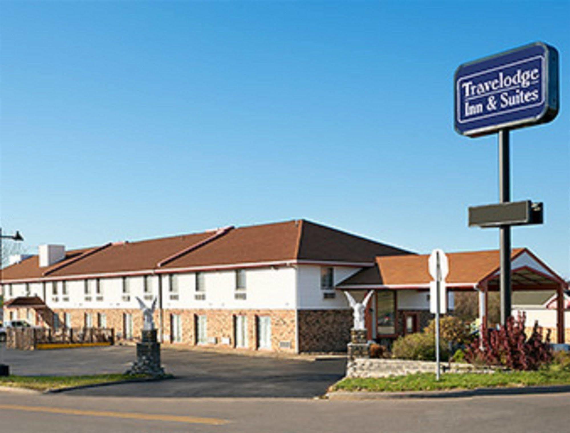 Travelodge Inn & Suites By Wyndham Muscatine Esterno foto